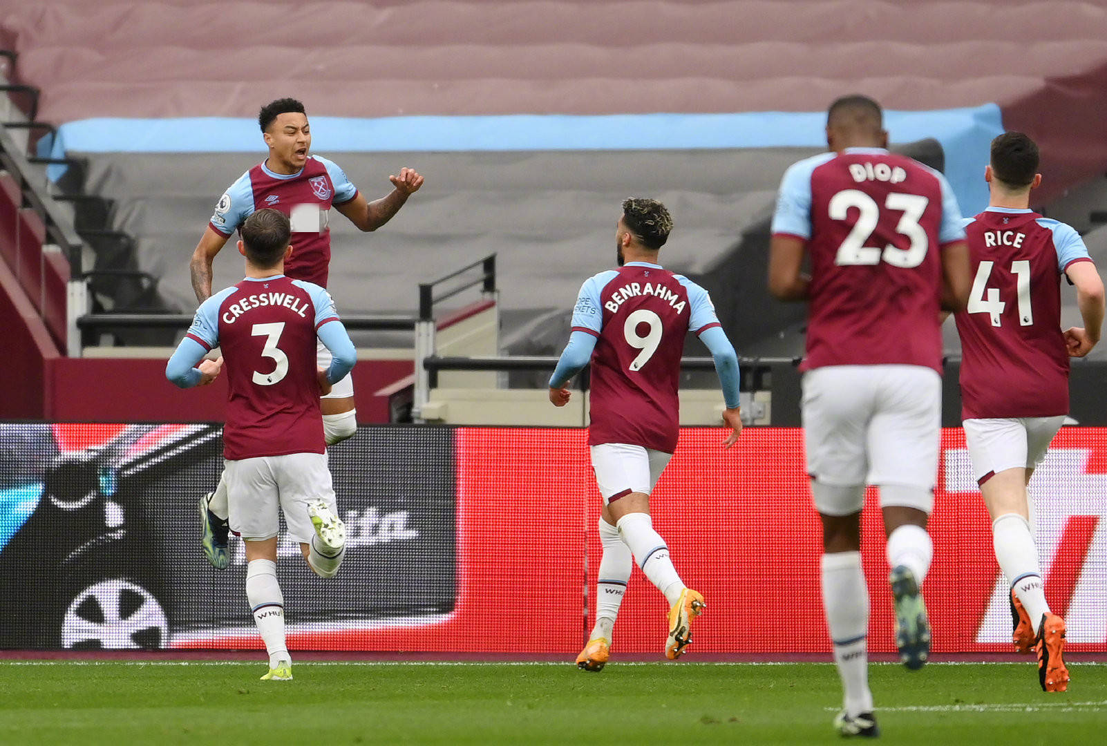 与消费者建 与消费者建