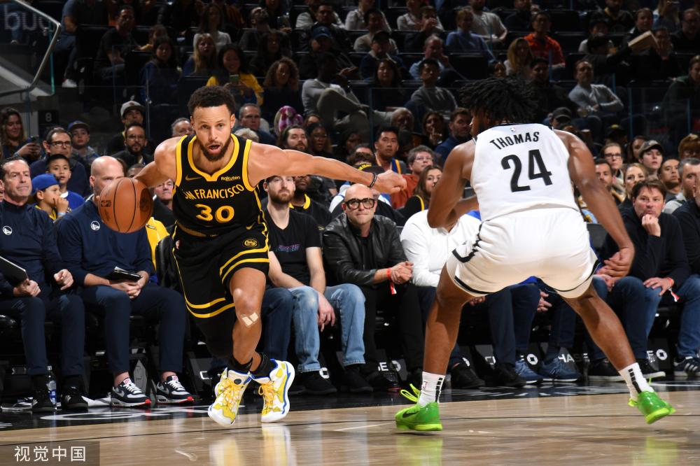 篮球世界中 篮球世界中